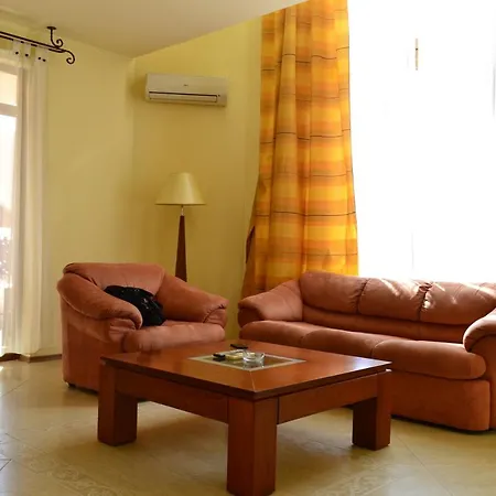 Palazzo 4* ساني بيتش